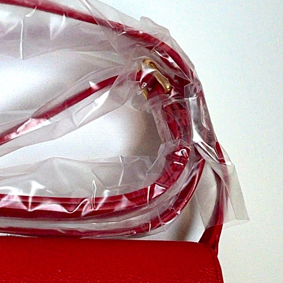 NWT BURBERRY HENLEY RED LOGO EMBOSSED LEATHER FLAP CROSSBODY STRAP CLUTCH BAG - Picture 12 of 13